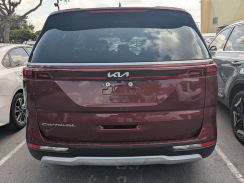 Certified 2022 Kia Carnival LX FWD image 5