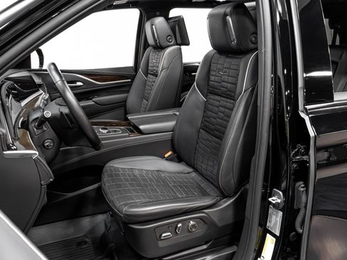 Used 2023 Cadillac Escalade Sport Platinum w/ LPO, ONYX Package image 7