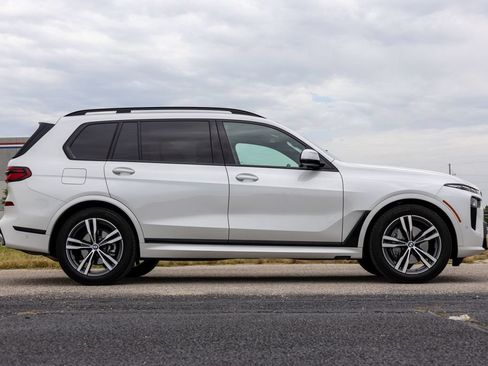 Used 2026 BMW X7 xDrive40i w/ M Sport Package AWD/4WD image 8