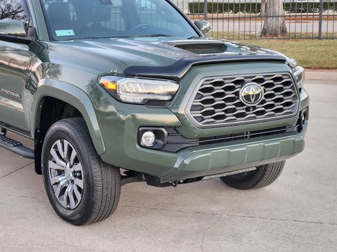 Used 2022 Toyota Tacoma TRD Sport image 7