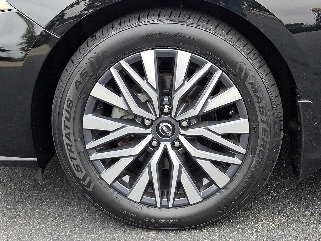 Used 2023 Nissan Altima 2.5 SV w/ SV Premium Package FWD image 8