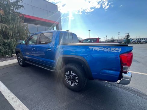 Used 2017 Toyota Tacoma TRD Off-Road image 6