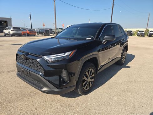 Used 2024 Toyota RAV4 LE AWD/4WD image 7