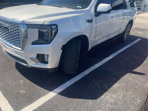 Used 2022 GMC Yukon XL Denali AWD/4WD image 2