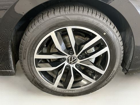 Used 2025 Volkswagen Jetta SE FWD image 11