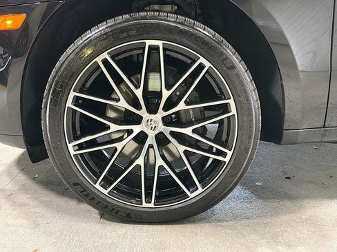 Certified 2026 Porsche Macan AWD/4WD image 42