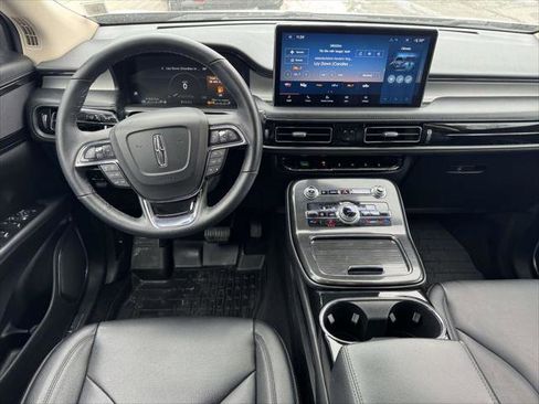 Used 2022 Lincoln Nautilus Standard image 11