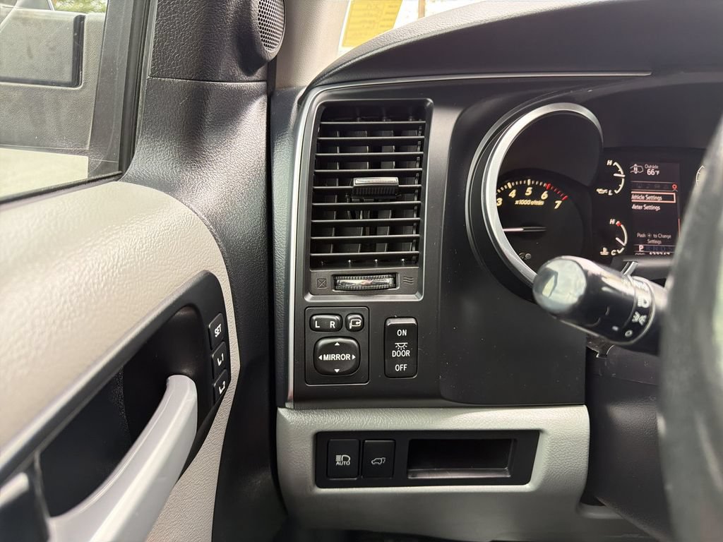 Used 2019 Toyota Sequoia Platinum AWD/4WD image 18