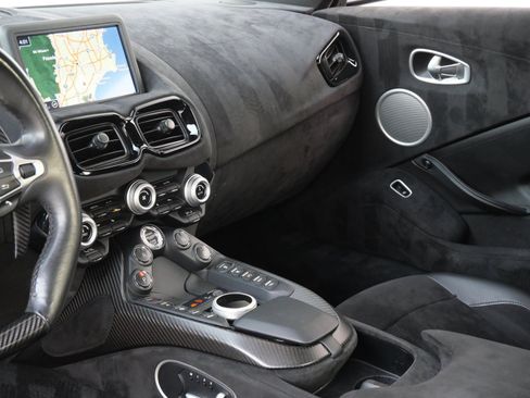 Used 2019 Aston Martin V8 Vantage Coupe image 19
