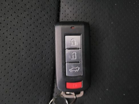 Used 2016 Mitsubishi Outlander SEL AWD/4WD image 32