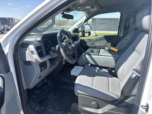 New 2024 Ford F550 4x4 Regular Cab Super Duty image 15