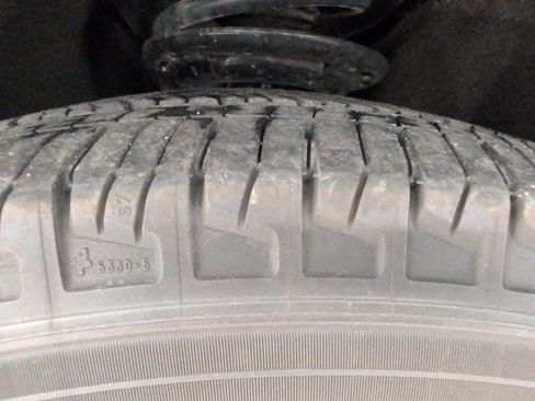 Used 2024 Ford Explorer XLT w/ Equipment Group 202A AWD/4WD image 5