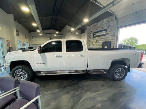 Used 2013 Chevrolet Silverado 2500 W/T AWD/4WD image 3