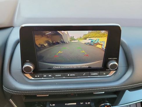 Used 2023 Nissan Rogue SV FWD image 21
