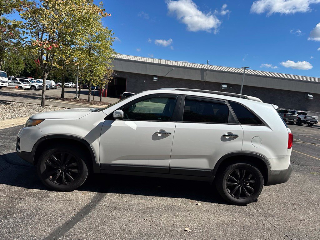 Used 2011 Kia Sorento EX w/ Premium Pkg FWD image 2