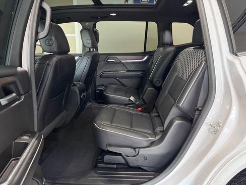 Certified 2024 GMC Acadia Denali w/ Super Cruise Package image 10