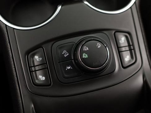 Used 2024 GMC Terrain SLE w/ Driver Convenience Package image 16