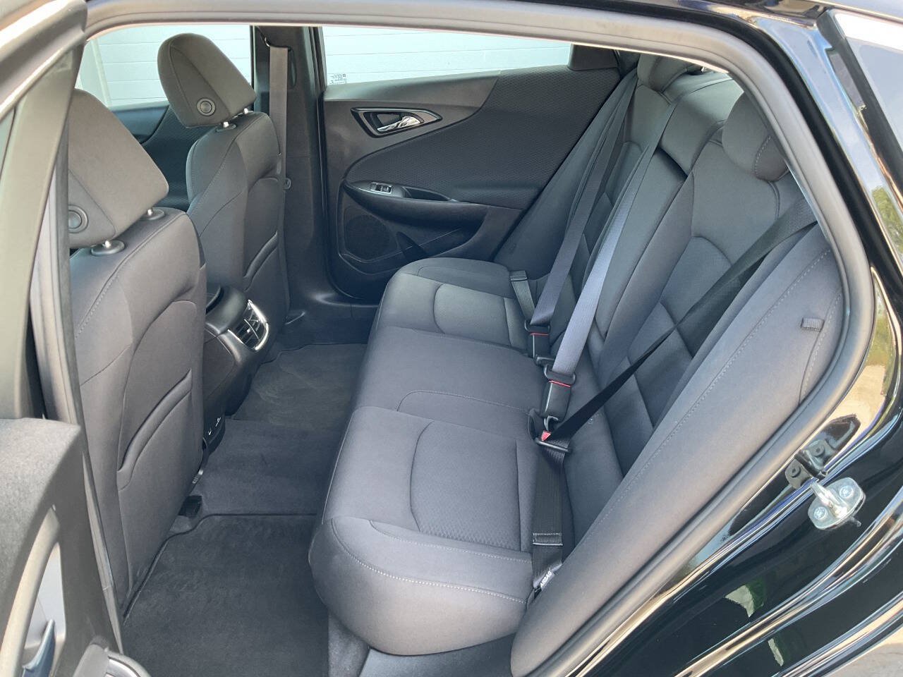 Used 2018 Chevrolet Malibu LT FWD image 25