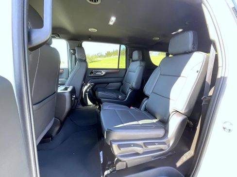 Used 2025 GMC Yukon XL Denali AWD/4WD image 21