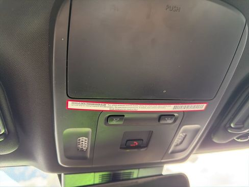 Used 2025 Toyota Camry SE w/ Convenience Package image 22