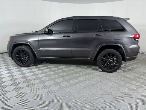 Used 2018 Jeep Grand Cherokee Altitude AWD/4WD image 4