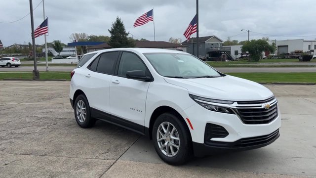 Used 2024 Chevrolet Equinox LS w/ LS Convenience Package FWD image 4