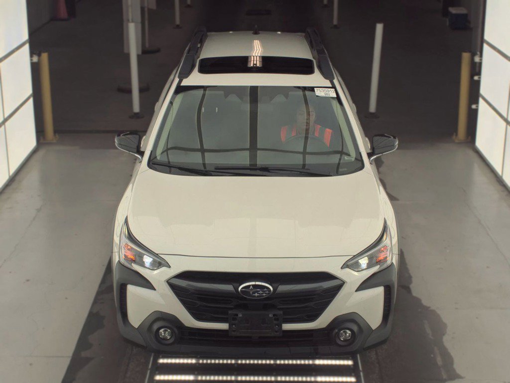Used 2025 Subaru Outback Premium AWD/4WD image 2