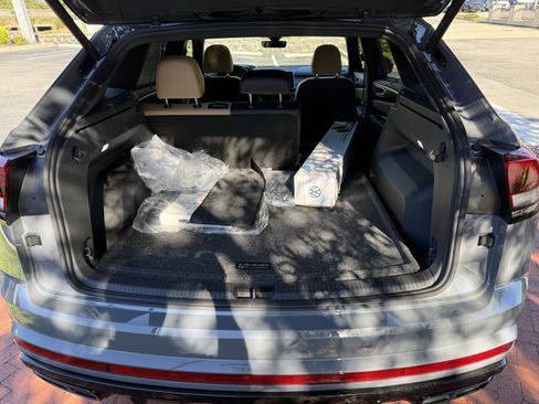 New 2026 Volkswagen Atlas Cross Sport SEL R-Line image 10