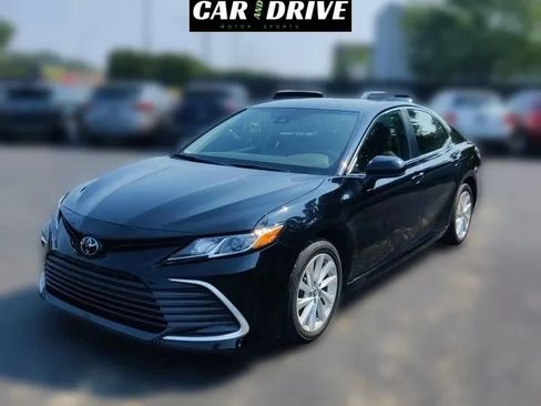 Used 2022 Toyota Camry LE w/ Carpet Mat Package (TMS) FWD image 7