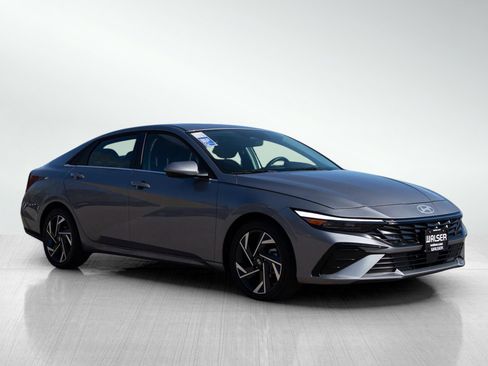 Used 2025 Hyundai Elantra SEL FWD image 7