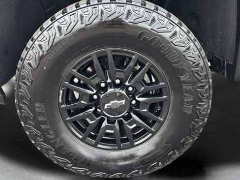 Used 2025 Chevrolet Silverado 2500 ZR2 w/ Technology Package AWD/4WD image 42