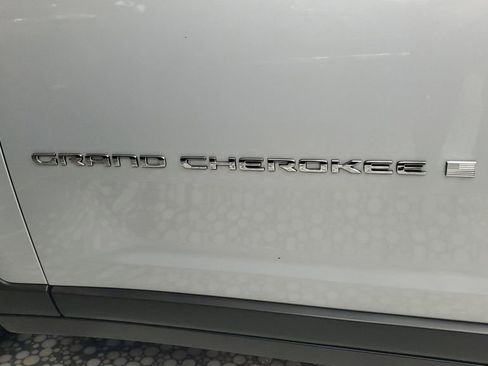 Used 2022 Jeep Grand Cherokee L Limited image 8