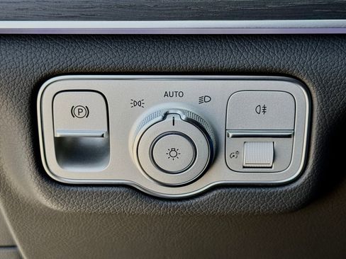 Used 2025 Mercedes-Benz GLS 580 4MATIC image 27