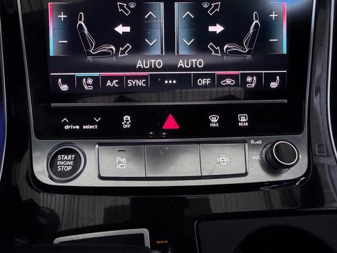 Used 2021 Audi Q8 Prestige AWD/4WD image 38