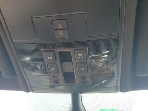 Used 2021 Volkswagen Tiguan SE FWD image 17