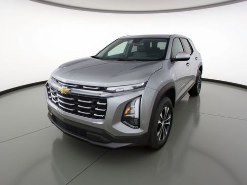 Used 2025 Chevrolet Equinox LT image 3