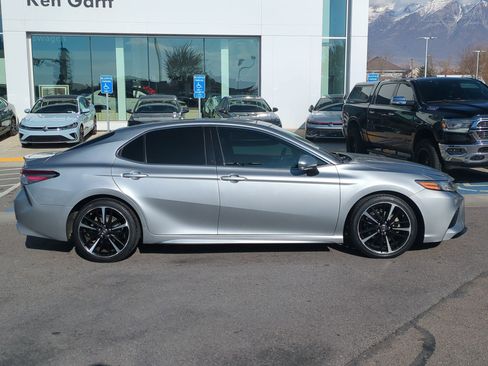 Used 2019 Toyota Camry XSE image 2