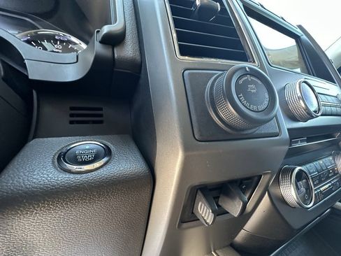 Used 2018 Ford Expedition Max XLT w/ Equipment Group 202A image 32