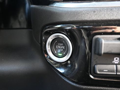 Used 2025 GMC Sierra 1500 SLT RWD image 21