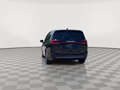Used 2024 Chrysler Pacifica Limited FWD image 7