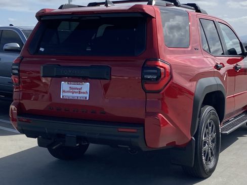 Used 2026 Toyota 4Runner SR5 AWD/4WD image 4