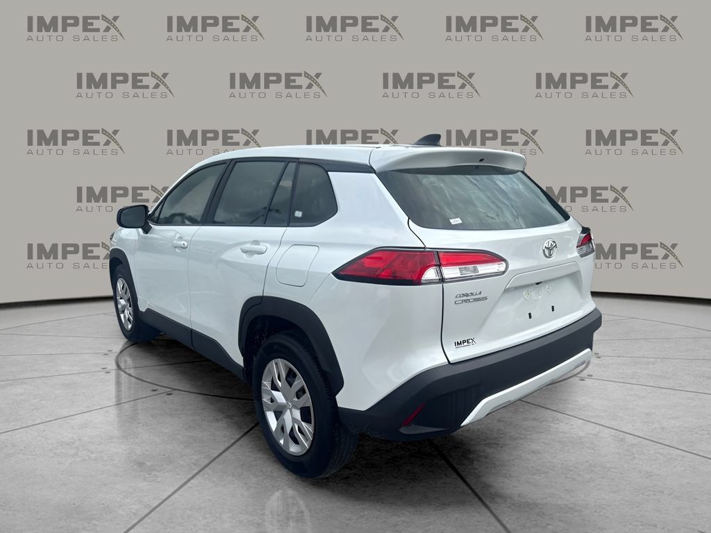 Used 2025 Toyota Corolla Cross L FWD image 3