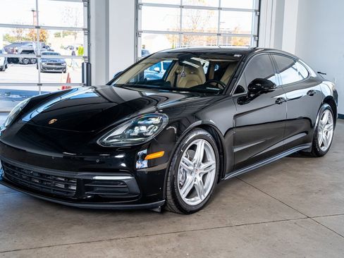 Used 2019 Porsche Panamera image 11