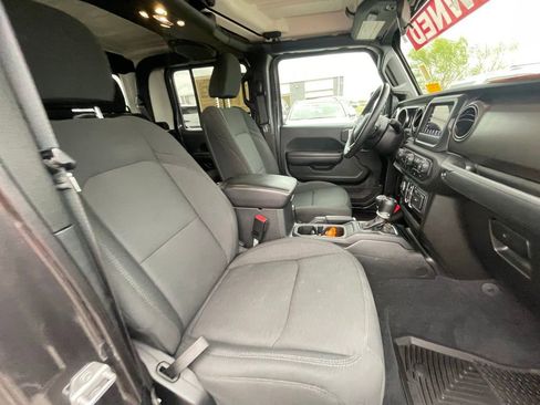 Used 2021 Jeep Gladiator Sport AWD/4WD image 29