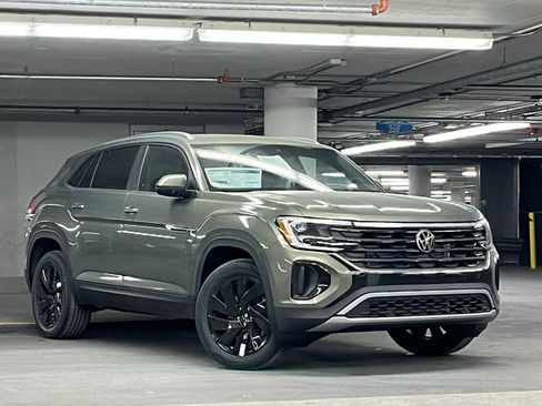 New 2026 Volkswagen Atlas Cross Sport SE image 2
