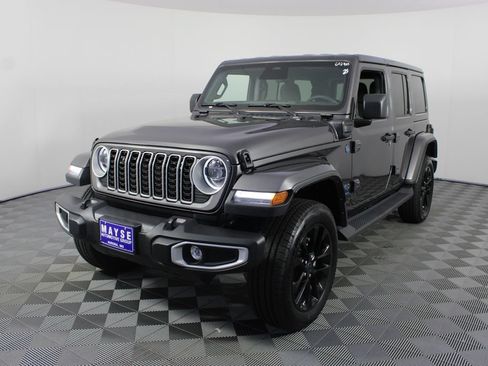 Used 2025 Jeep Wrangler Unlimited Sahara AWD/4WD image 19