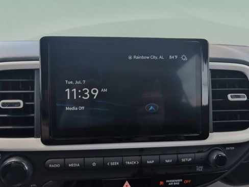 Used 2025 Hyundai Venue Limited FWD image 25
