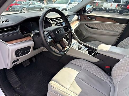 Used 2022 Jeep Grand Cherokee Summit w/ Luxury Tech Group V image 16