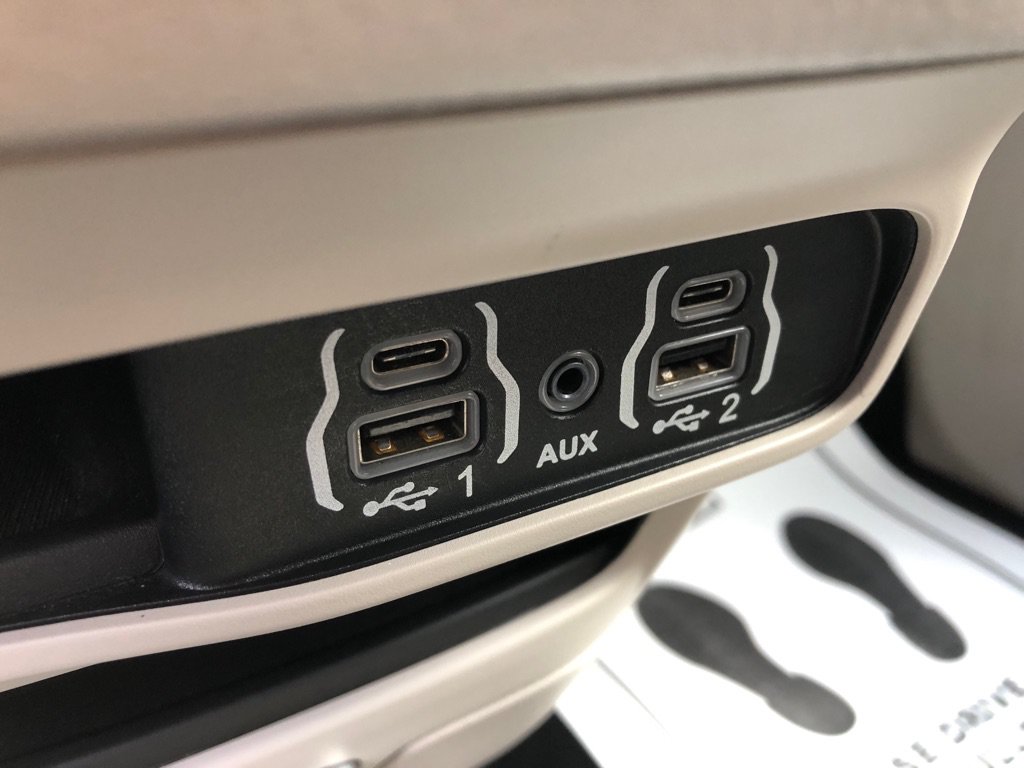 Used 2024 Chrysler Pacifica Touring-L FWD image 31