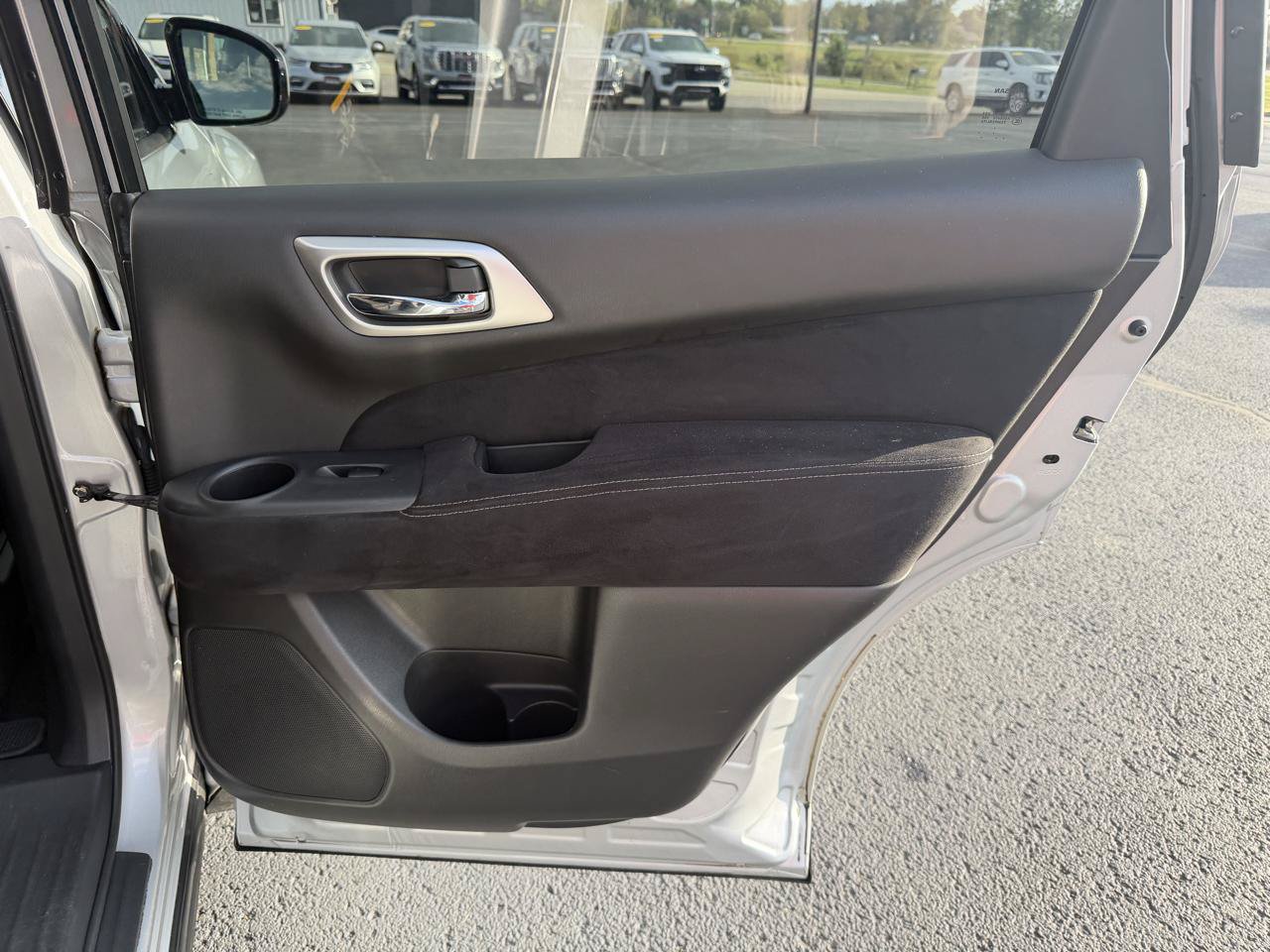 Used 2013 Nissan Pathfinder SV AWD/4WD image 21